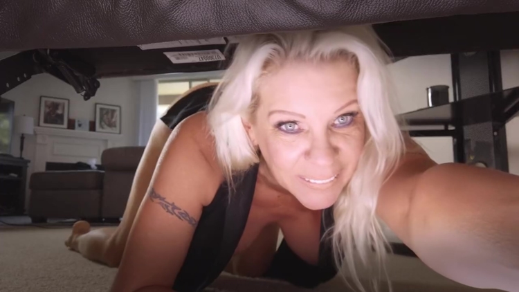 Stuck Stepmom Veronica Vaughn Gets a Creampie from Hung StepSon_main_thumbnail