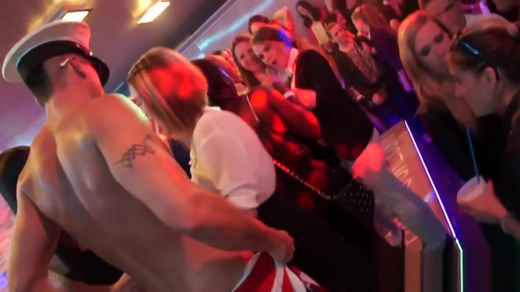 Amateur real clothed milf_main_thumbnail