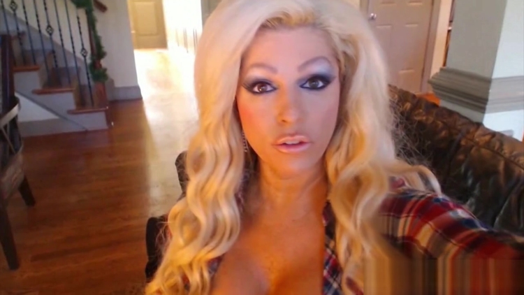 Busty MILF Blonde Tits and Coffee in Morning_main_thumbnail