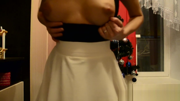 Slut Step mom fucking her pussy with a big dildo on amateur self recorded video_main_thumbnail