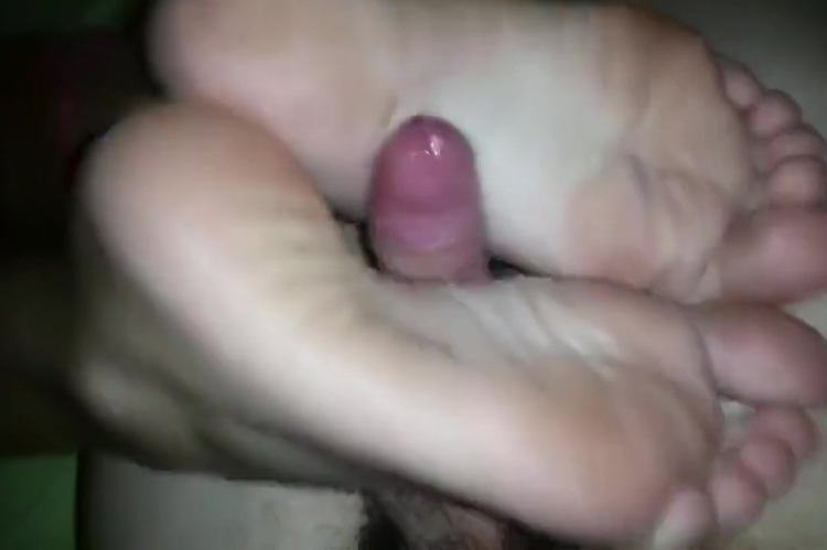 solejob from wife on bed_main_thumbnail