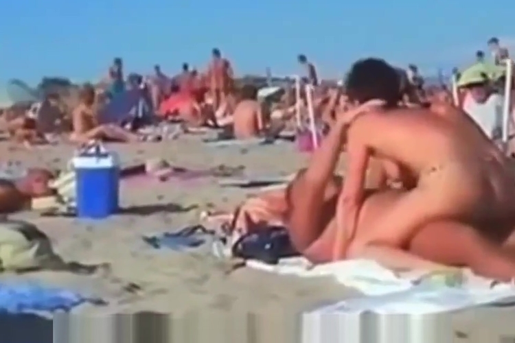 Life At Cap Dagde Beach On A Hot Summer Day_main_thumbnail