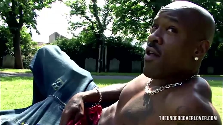 Picking up a hot milf housewife in the park_main_thumbnail