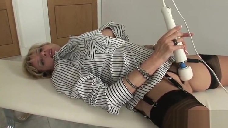 Cheating uk milf lady sonia pops out her giant titties_main_thumbnail