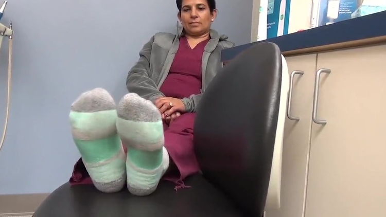 Latina MILF Meaty Soles_main_thumbnail