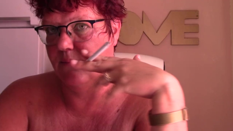 Smoking Horny Milf_main_thumbnail