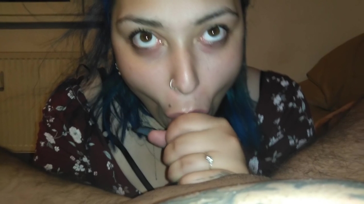 My gf Blue hair love cum in mouth (Sweatsaint)_main_thumbnail