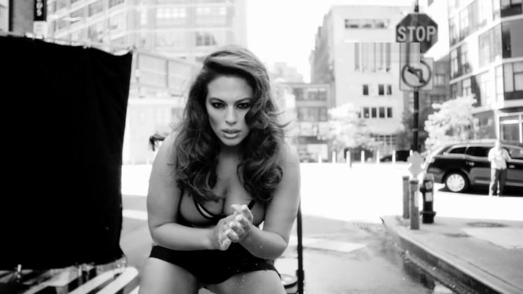 Ashley Gram super slomo Love Advent_main_thumbnail