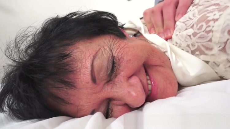 Fat gilf screwed in her tight little cunt_main_thumbnail