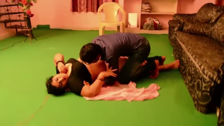 desi aunty huge boobs romance with young boy_main_thumbnail