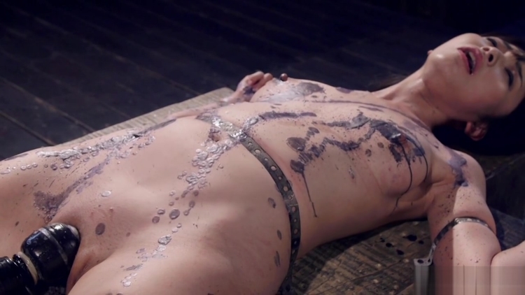 Petite Japanese slave is waxed_main_thumbnail