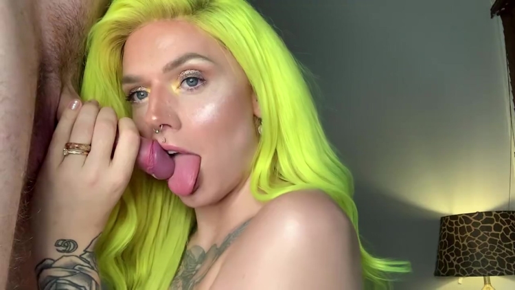 Neon Princess Sucks cock for a new Gucci bag_main_thumbnail