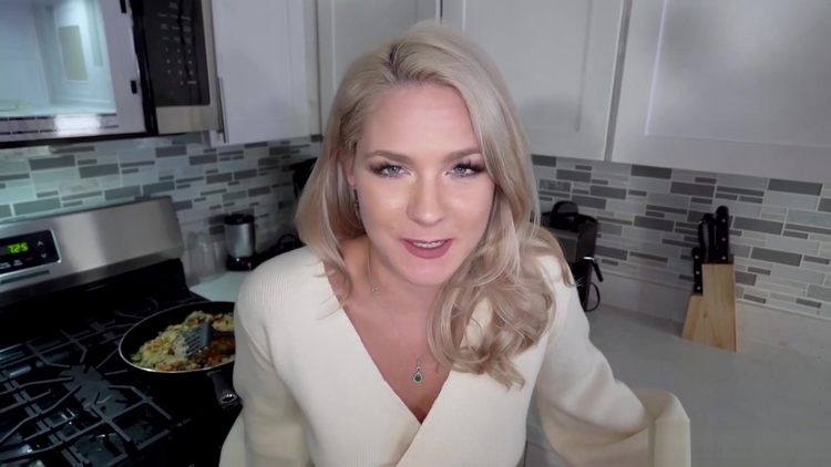 Banging my big booty MILF stepmothers pussy from behind_main_thumbnail