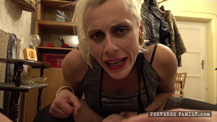 PerverseFamily - Sandras Sexy Service_main_thumbnail