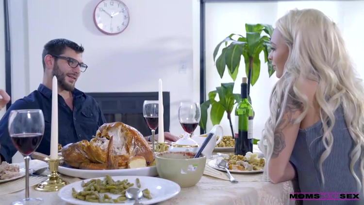 Step moms Hot Pie_main_thumbnail