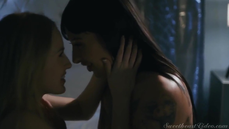 GIRLS KISSING GIRLS, PEEPING WIFEY_main_thumbnail