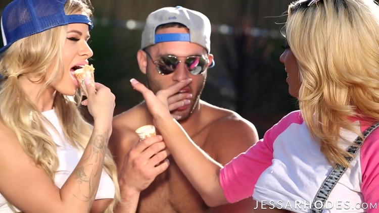 Jessa Rhodes Gets A Hot Threesome_main_thumbnail