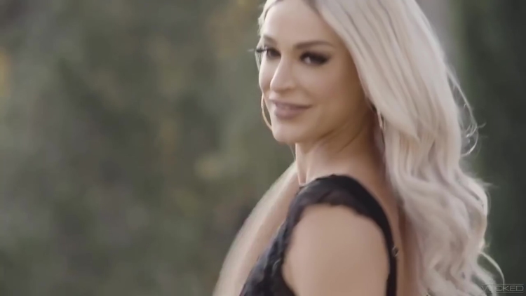 Emma Hix - Stunning Blonde Blowjob And Fuck_main_thumbnail