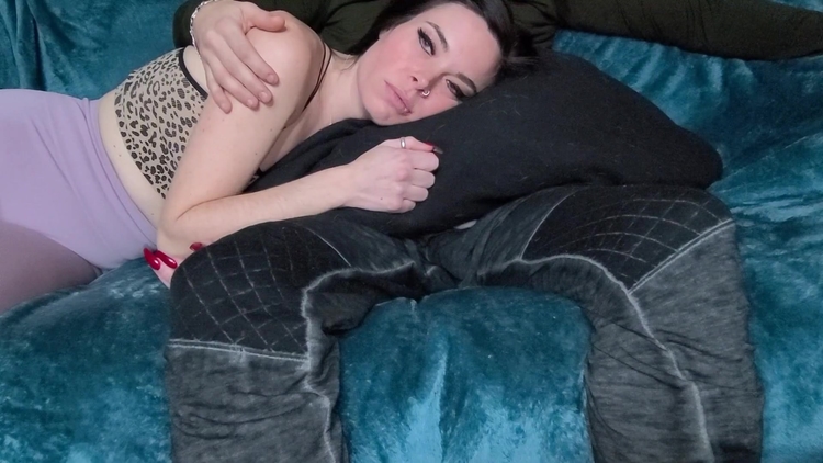 Step Mom Feels Sleepy Watching Movie With Step Son_main_thumbnail