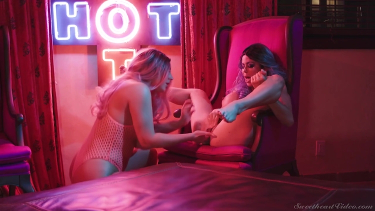 Alexis Loves Girls Scene - Angela White And Alexis Fawx_main_thumbnail