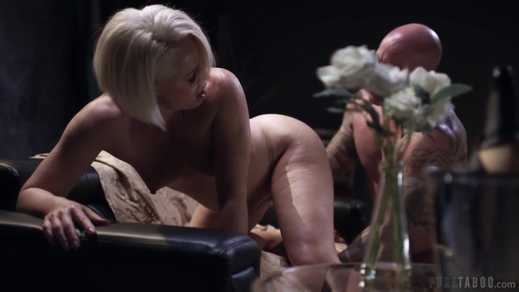 Helena Locke In The Photographer_main_thumbnail