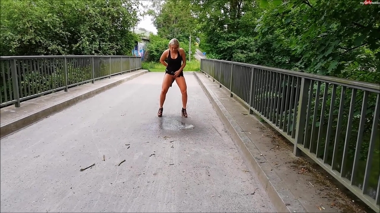 Komm Und Fick Meine Piss-fotze - Lilli Vanilli_main_thumbnail