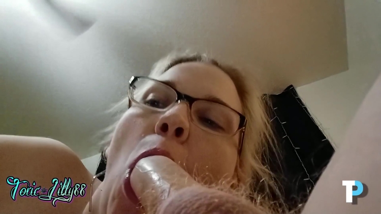 Toxic Lilly Close Up Blowjob_main_thumbnail