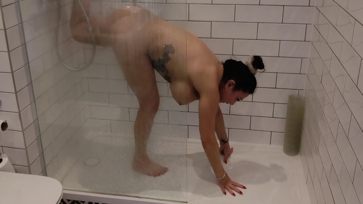 Nicoole Dupapillon Uks Longest Labia - A Sexy Shower_main_thumbnail