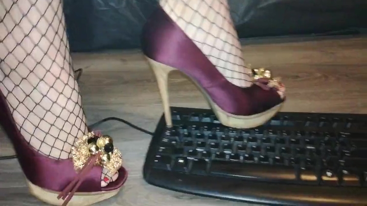 Crush Keyboard With Sexy High Heels_main_thumbnail