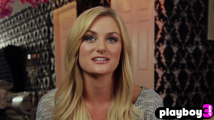 Beautiful Blonde Milf Shows What She Know With Her Body_main_thumbnail