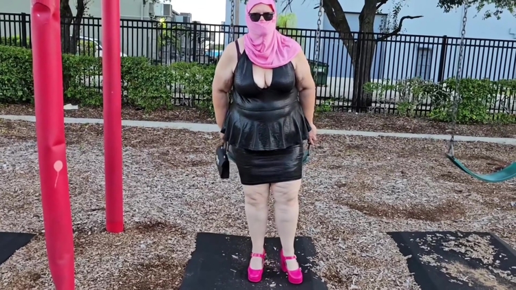 Stranger Found Me With My Legs Open In Car, And Fingered My Pussy Until I Piss Outdoor In Public_main_thumbnail