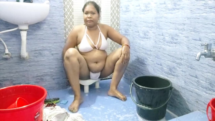 Sexy Lady Cleaning Show_main_thumbnail