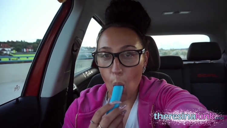 Erste Mal Im Auto! Wichsen Auf Dem Supermarkt Parkplatz!!_main_thumbnail