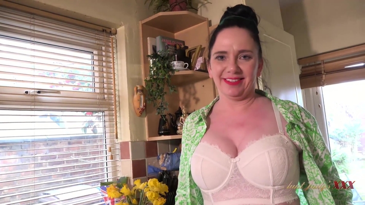 Free Premium Video Xxx - Your Curvy Milf Housewife Kjirsten Sucks Your Cock In The Kitchen (pov) With Milf Big Tits And Judys_main_thumbnail