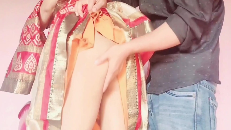 खबसरत जवन भभ क सइकल चलन सखन क बहन अकल म लक चद दय 12 Min_main_thumbnail