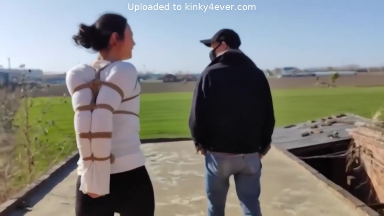 Bitch Bound Visting Old House_main_thumbnail