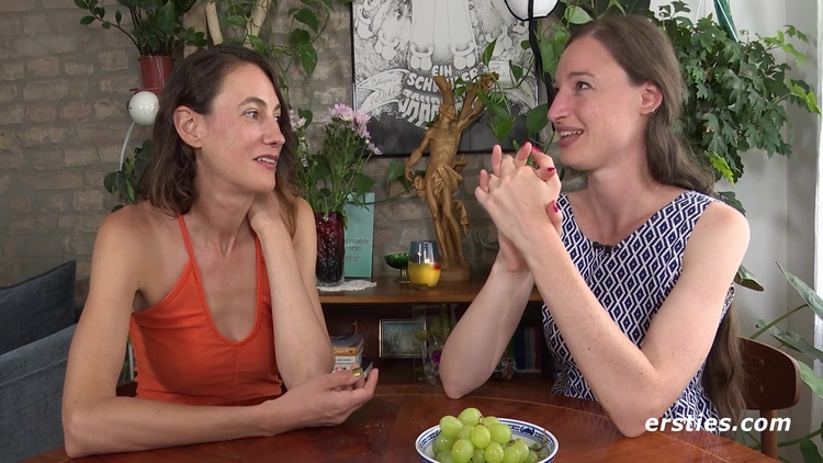 Hot Babes Zina & Lolo Explore Their Foot Fetish Together_main_thumbnail