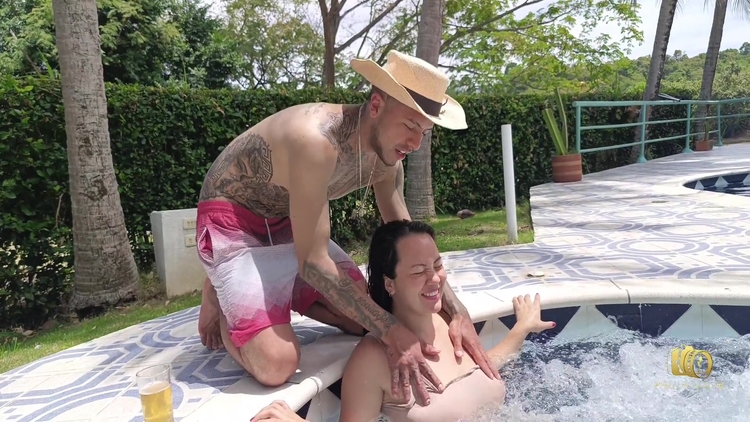 Delicious Hot - Thomas Gives Anita Ferro A Massage In The Jacuzzi_main_thumbnail
