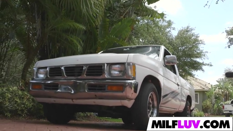 MILF Diamond Foxx Gets Banged_main_thumbnail