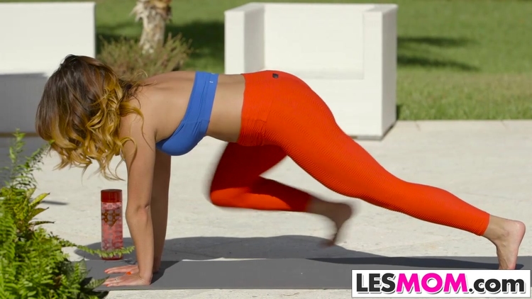 Lesbian stepmom is more than a friend_main_thumbnail