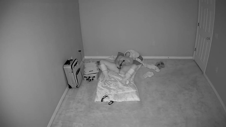 Hot MILF caught on hidden security camera_main_thumbnail