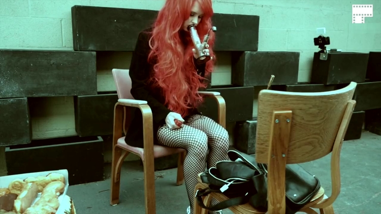 Huge boobs Red hair Ponstar Astrid tells you how to bong with style_main_thumbnail