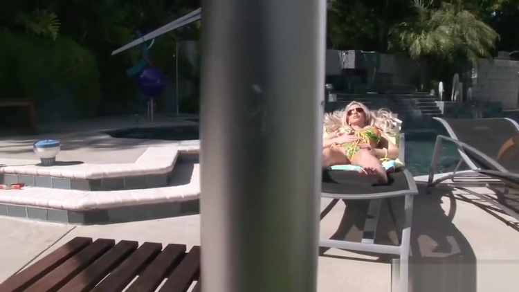 Twistys - Turn Me Over - Frankie Dashwood_main_thumbnail