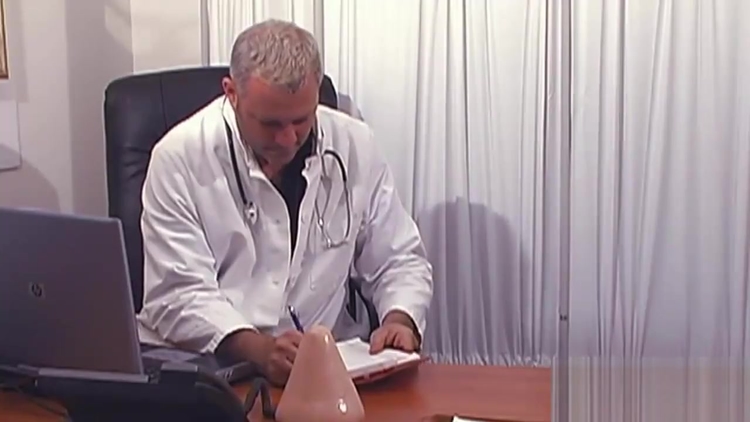 Kinky Aline Rides A Fuck Machine_main_thumbnail