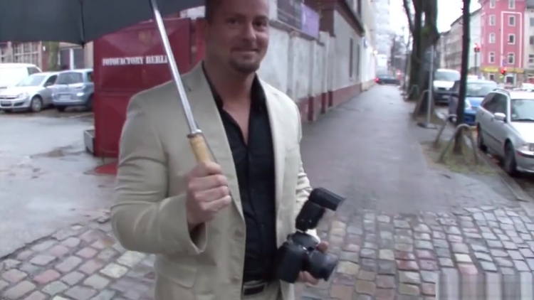 Teeny Wird Auf Der Strasse Angesprochen Und Fuer Geld Gefick_main_thumbnail