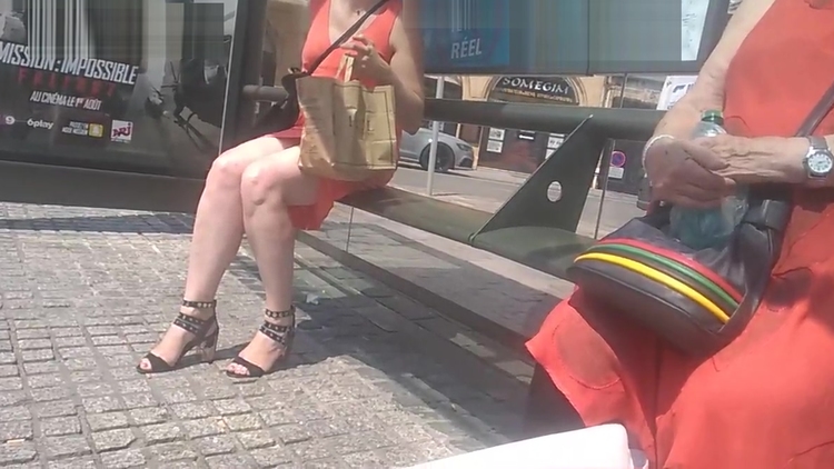 Sexy legs waiting for the bus_main_thumbnail