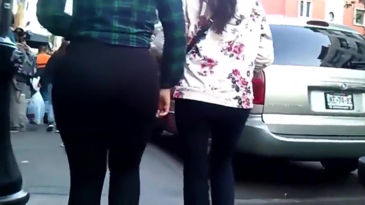 Huge butt in legging_main_thumbnail