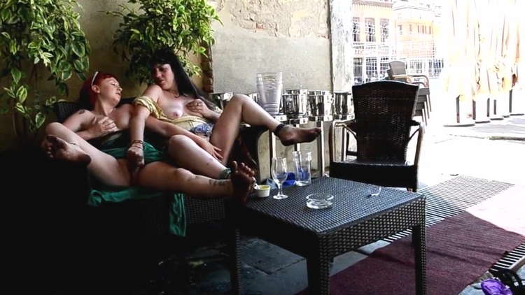 barefoot italian sluts flashing_main_thumbnail