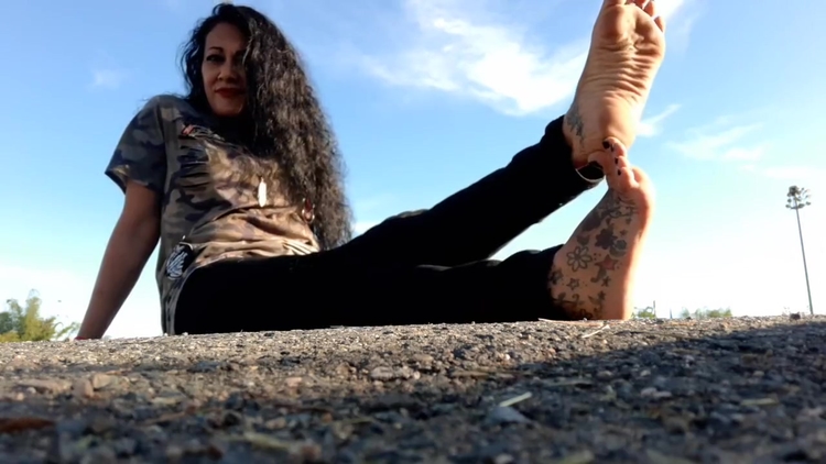 Lolas Lovely Feet Foot Fetish Favorite Positions_main_thumbnail