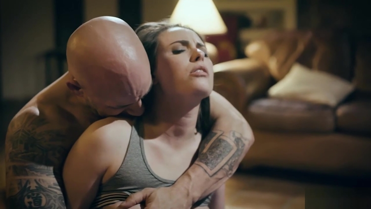 Bratty Hollywood actress loses sex bet with her trainer_main_thumbnail